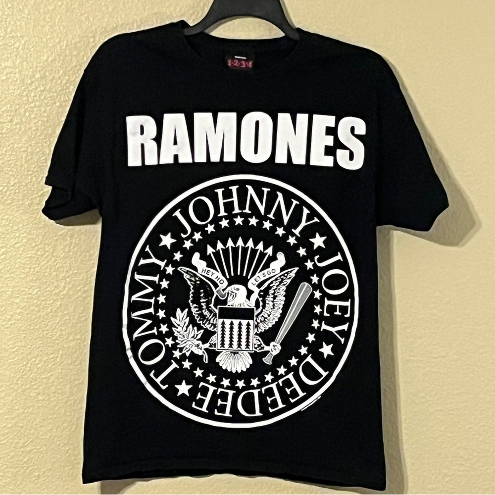 Ramones Men’s L Black w/White Band Logo Graphic Short Sleeve T-Shirt